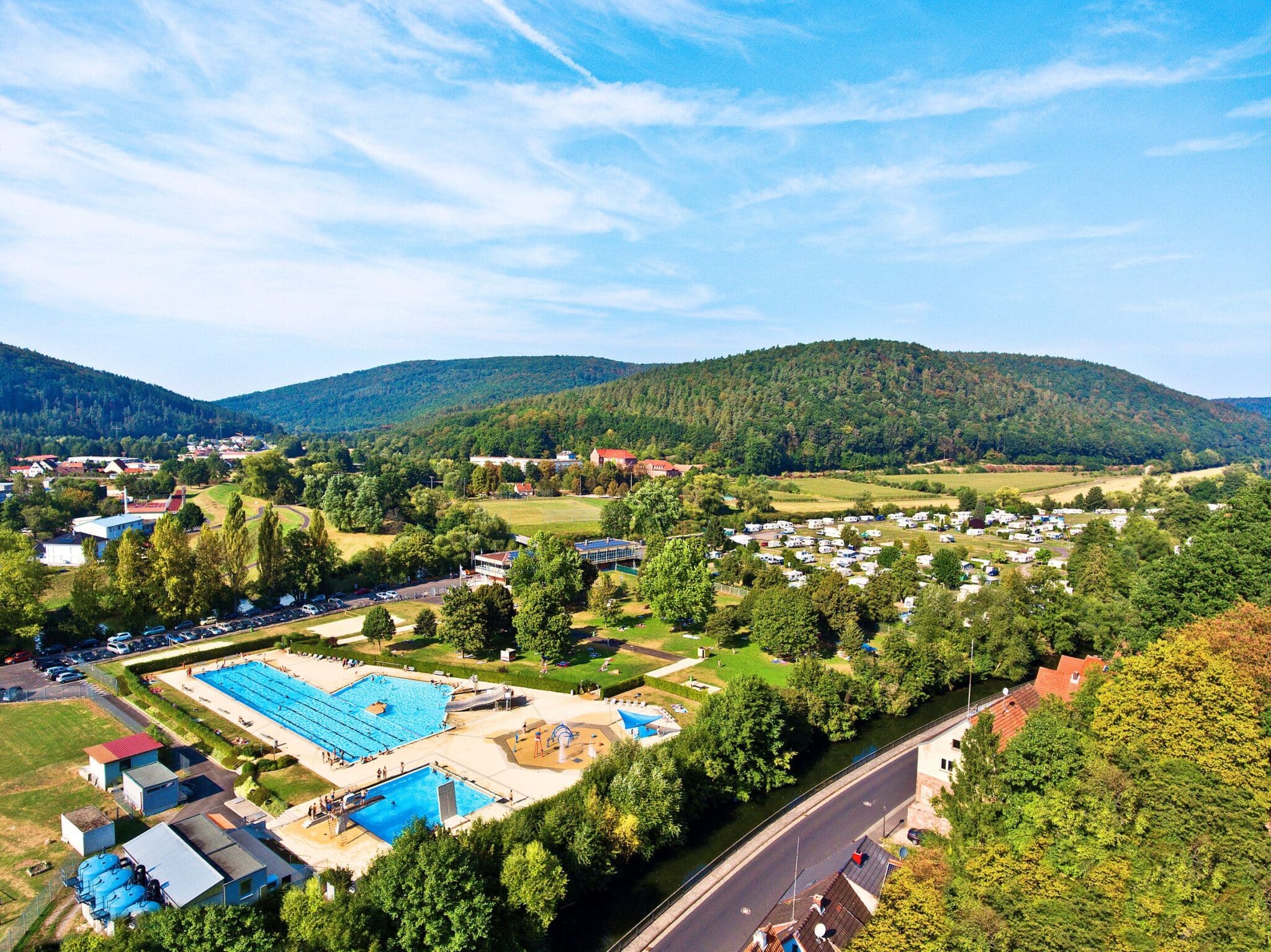 Freibad Saaleinsel noch bis einschließlich Sonntag, 13. September 2026 geöffnet und Hallenbad Drei-Flüsse-Bad Gemünden a.Main ab  Montag, den 14. September 2026 wieder geöffnet